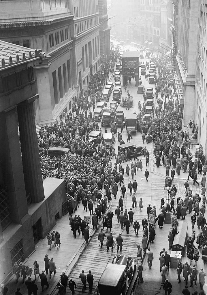 Crowd gathered outside the New York Stock Exchange after the 1929 crash